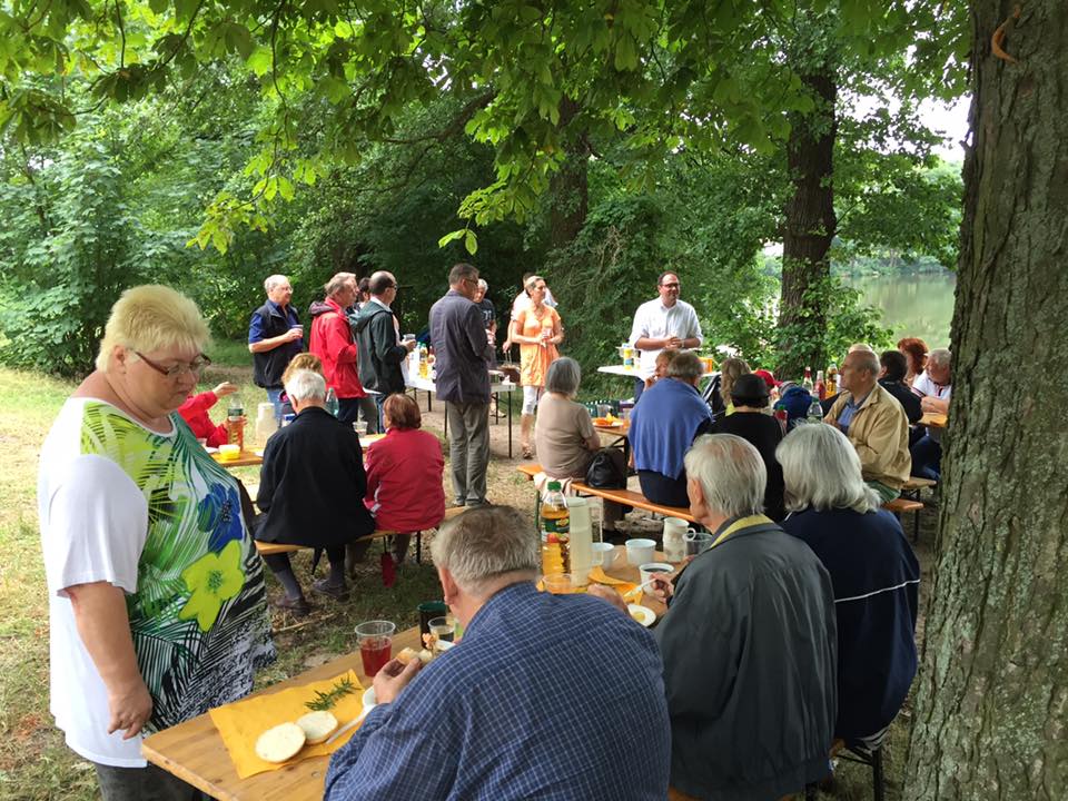 Rege Teilnahme beim Sommerfest der CDU Birkenwerder auf der gemeindeeigenen Liegewiese am Boddensee